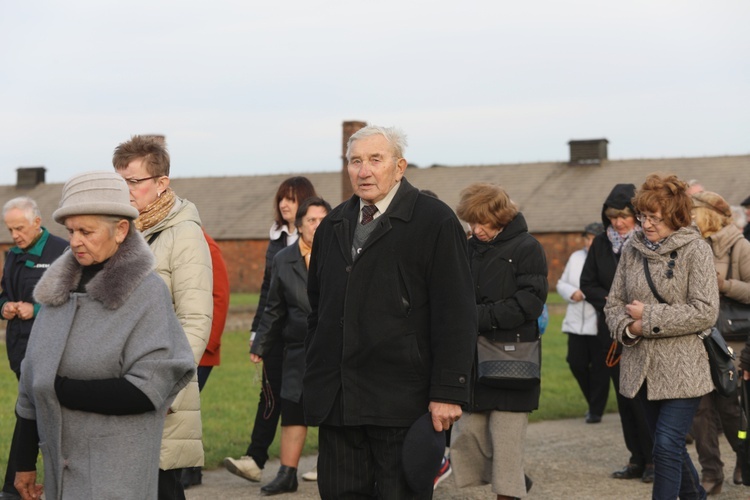 32. Droga Krzyżowa za zmarłych - w byłym KL Auschwitz-Birkenau - 2017