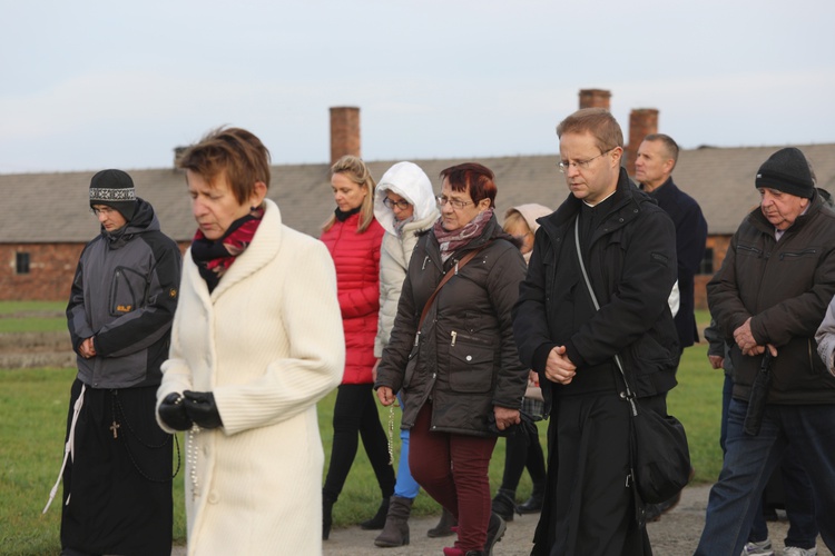 32. Droga Krzyżowa za zmarłych - w byłym KL Auschwitz-Birkenau - 2017