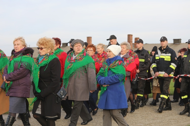 32. Droga Krzyżowa za zmarłych - w byłym KL Auschwitz-Birkenau - 2017