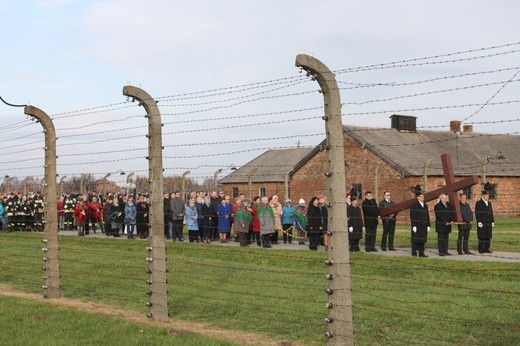 32. Droga Krzyżowa za zmarłych - w byłym KL Auschwitz-Birkenau - 2017