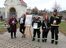 Młodzi postanowili wesprzeć swoją nauczycielkę w projekcie.