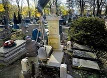 W tym roku odnowiono zabytkowy grobowiec rodziny Lissowskich na cmentarzu świętokrzyskim w Pułtusku.