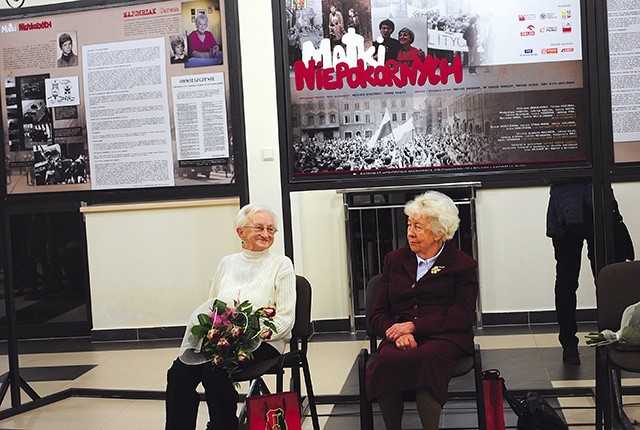 ▲	Matki niepokornych – Antonina Świercz i Regina Stój.