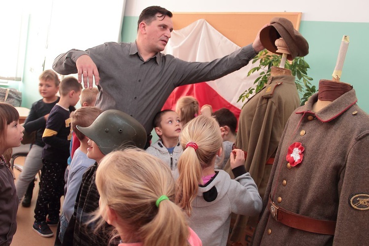 Lekcja historyczna w SP w Postominie