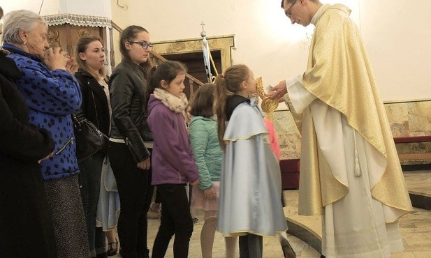 Po Mszy św. każdy mógł uczcić relikwie św. Antoniego