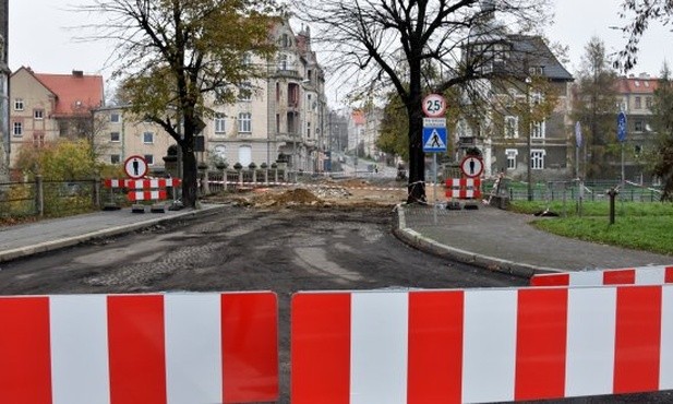 Remontowany most w Dzierżoniowie.