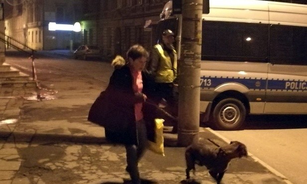 Pani Grażyna prawdopodobnie dopiero jutro wróci z mamą do mieszkania.