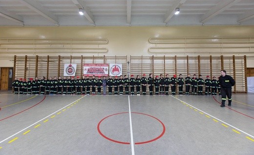 Młodzi strażacy