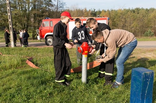 Młodzi strażacy