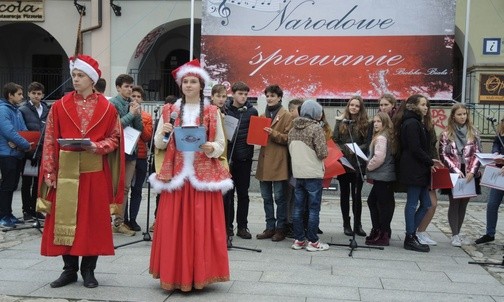 "Narodowe śpiewanie" na bielskim Rynku