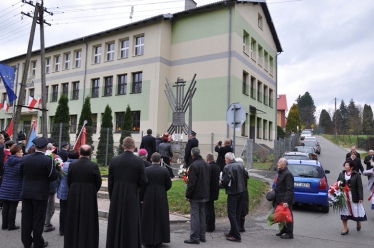 Ks. Jan Pasierbek odznaczony w Pietrzykowicach