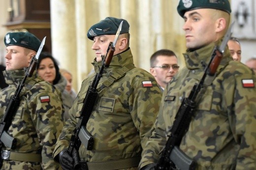 Do bazyliki przyjechali żołnierze z X Brygady Logistycznej w Opolu.