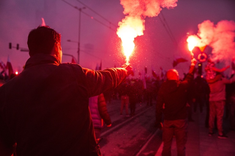 Tysiące flag pod hasłem "My chcemy Boga" 