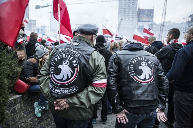 Tysiące flag pod hasłem "My chcemy Boga" 