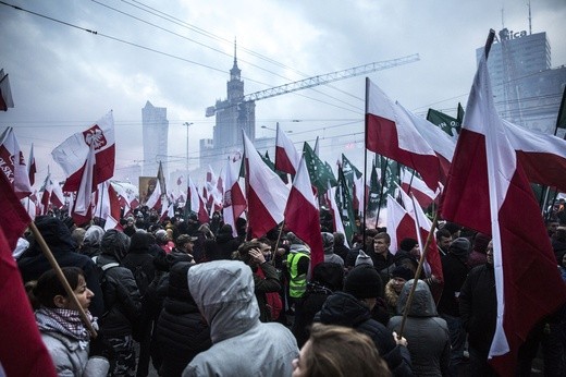 Tysiące flag pod hasłem "My chcemy Boga" 