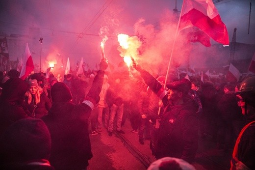 Tysiące flag pod hasłem "My chcemy Boga" 