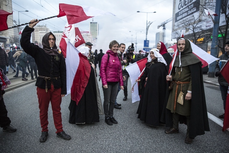 Tysiące flag pod hasłem "My chcemy Boga" 