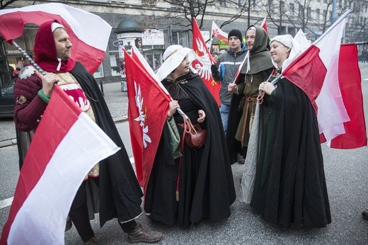 Tysiące flag pod hasłem "My chcemy Boga" 