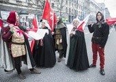 Tysiące flag pod hasłem "My chcemy Boga" 