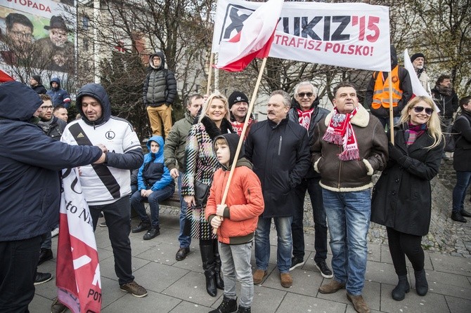 Tysiące flag pod hasłem "My chcemy Boga" 