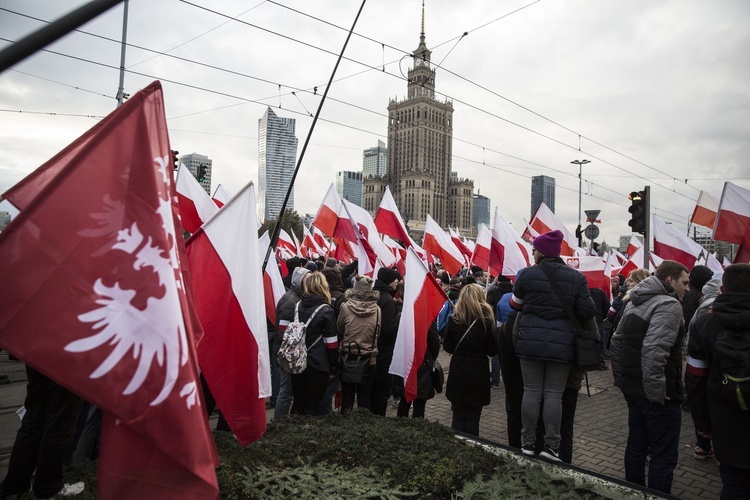 Tysiące flag pod hasłem "My chcemy Boga" 