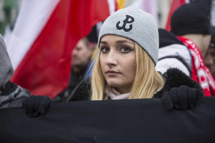 Tysiące flag pod hasłem "My chcemy Boga" 