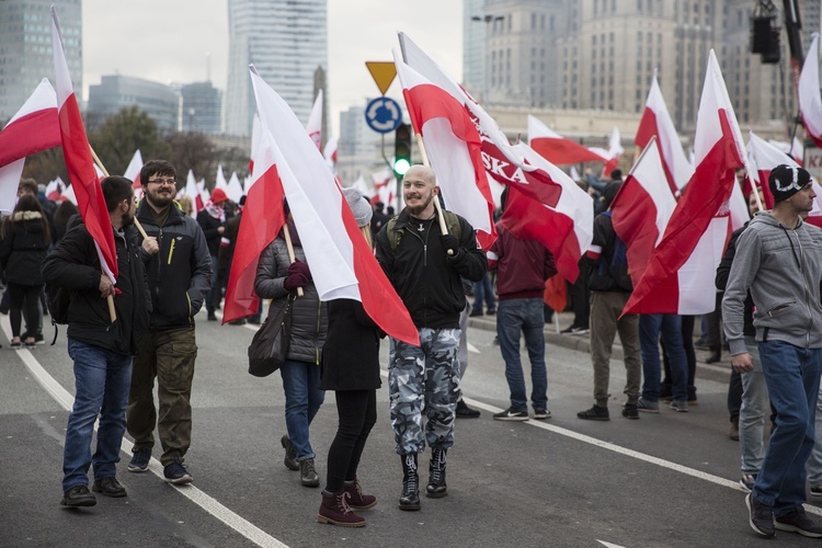 Tysiące flag pod hasłem "My chcemy Boga" 