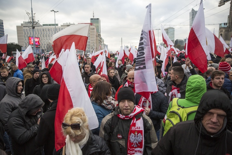 Tysiące flag pod hasłem "My chcemy Boga" 