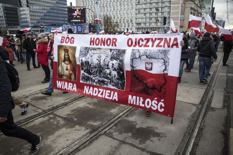 Tysiące flag pod hasłem "My chcemy Boga" 