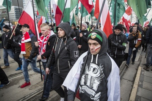 Tysiące flag pod hasłem "My chcemy Boga" 