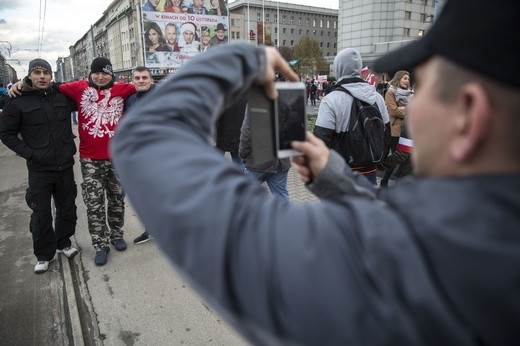 Tysiące flag pod hasłem "My chcemy Boga" 