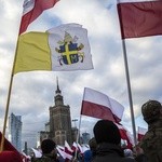 Tysiące flag pod hasłem "My chcemy Boga" 