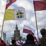 Tysiące flag pod hasłem "My chcemy Boga" 