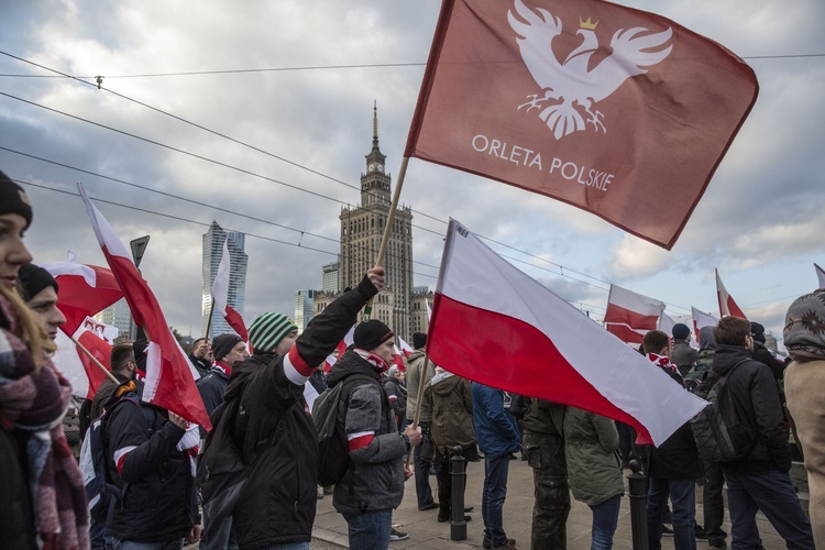 Tysiące flag pod hasłem "My chcemy Boga" 