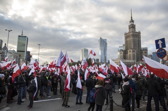 Tysiące flag pod hasłem "My chcemy Boga" 