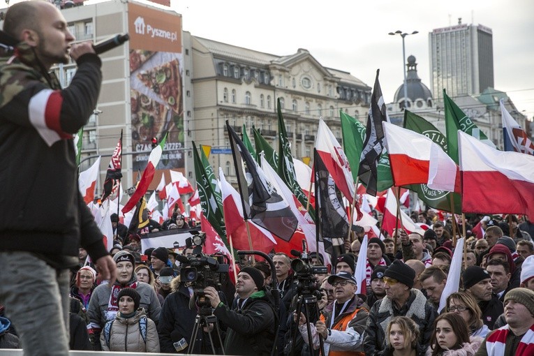 Tysiące flag pod hasłem "My chcemy Boga" 