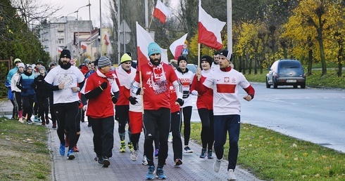 Uczestnicy biegu pokonali ulicami Płońska 7-kilometrową trasę