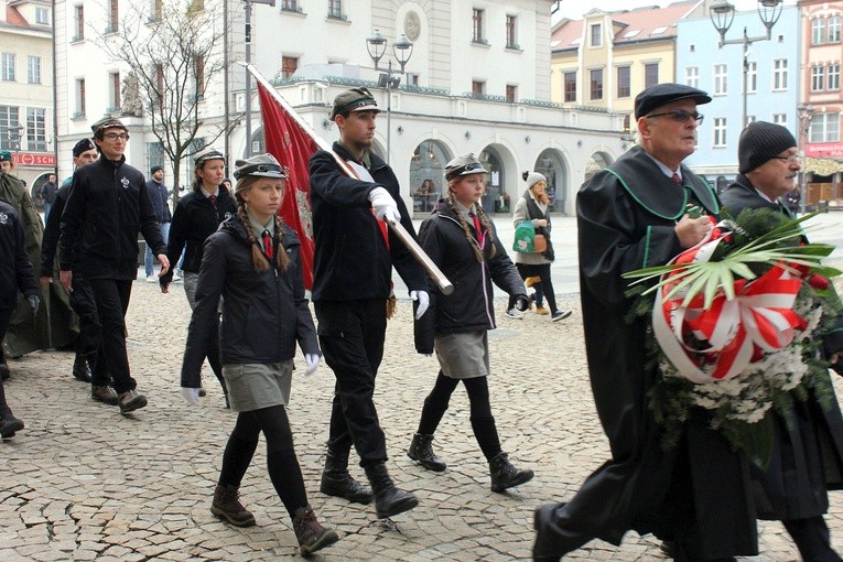 Ciągle jesteśmy w rozdarciu