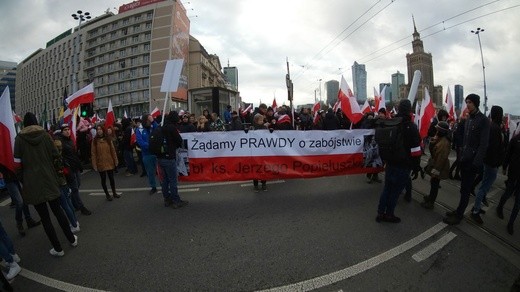 Tysiące flag pod hasłem "My chcemy Boga" 