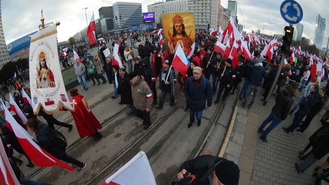 Tysiące flag pod hasłem "My chcemy Boga" 