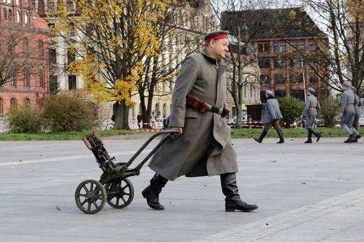 Widowisko batalistyczne "Za Polskę" w centrum Wrocławia