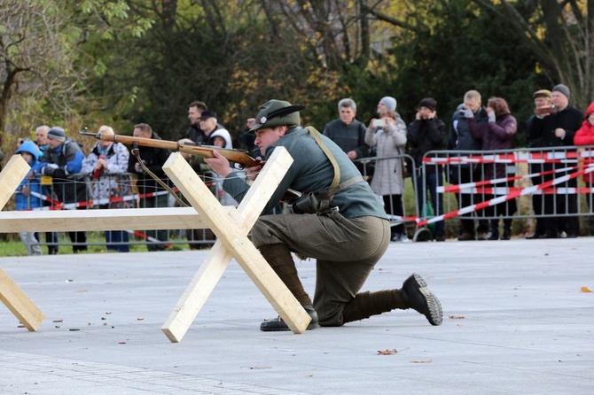 Widowisko batalistyczne "Za Polskę" w centrum Wrocławia