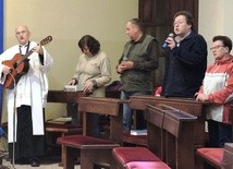 Od lipca br. mieszkańcy Bier razem ze swoim proboszczem przygotowują Wieczory Uwielbienia w intencji ożywienia wiary w parafii