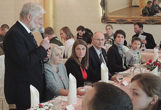 Stefan Adamski z lwowskiego ZHR i jego małżonka Krystyna dzielą się doświadczeniem polskiej działalności harcerskiej na Ukrainie.