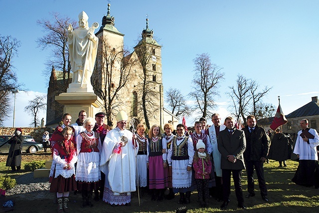 Przy świątyni w Opatowie stanęła figura patrona parafii i miasta.