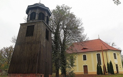 ▲	Wieża dzwonna w Czerńcu to obecnie jeden z najlepiej zachowanych i najcenniejszych zabytków tego typu w diecezji.