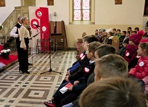 ▲	Po Eucharystii w świątyni odbył się koncert pieśni patriotycznych. Wystąpili Andrzej i Joanna Jurkiewiczowie. 