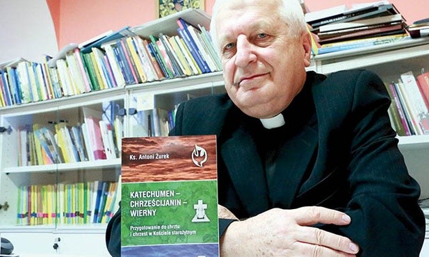 Więcej o przygotowaniu do chrztu i chrzcie w Kościele starożytnym można przeczytać w nowo wydanej książce ks. Antoniego Żurka „Katechumen  – Chrześcijanin  – Wierny”.