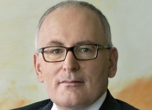 Timmermans poucza polskie władze