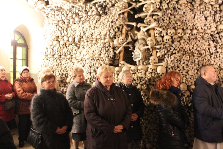 A ich kości leżą przytulone do siebie